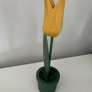 Wooden yellow tulip decor